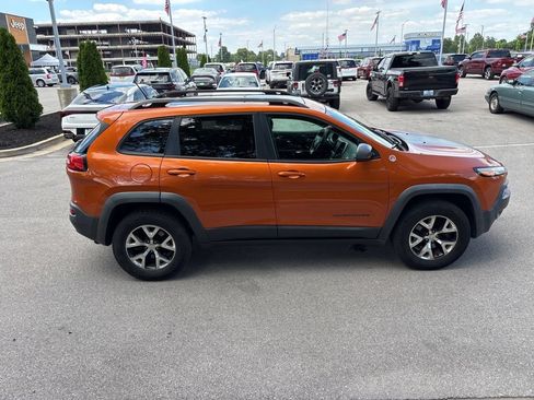 Used 2015 Jeep Cherokee Trailhawk w/ Comfort/Convenience Group AWD/4WD image 6