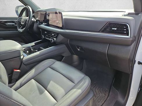 Used 2025 Chevrolet Suburban LT w/ Advanced Technology Package RWD image 23