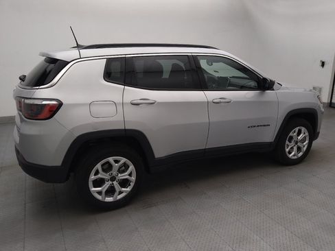 Used 2025 Jeep Compass Latitude AWD/4WD image 10