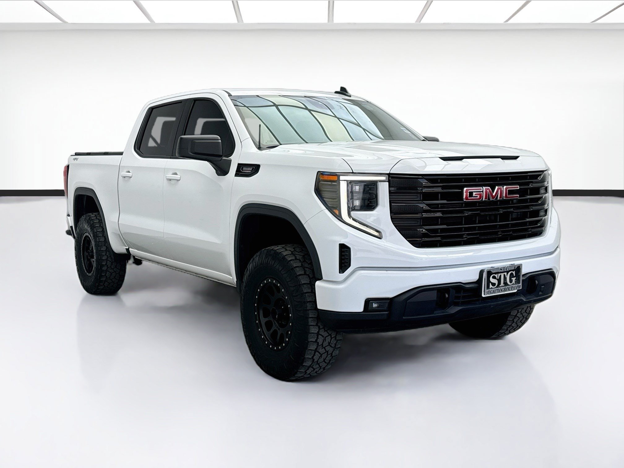 Used 2024 GMC Sierra 1500 Elevation AWD/4WD image 3