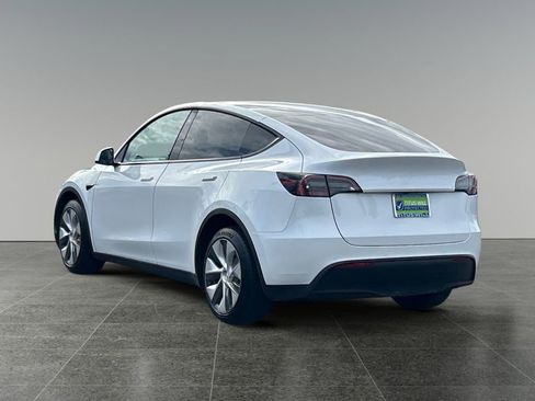 Used 2021 Tesla Model Y Long Range image 5