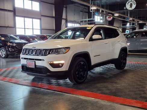 Used 2021 Jeep Compass Latitude image 3