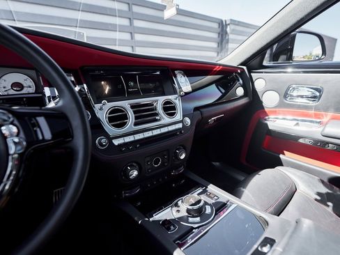 Used 2019 Rolls-Royce Ghost Base image 64