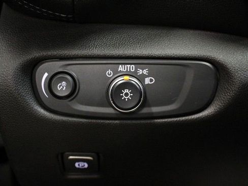 Used 2022 Chevrolet Blazer LT FWD image 19