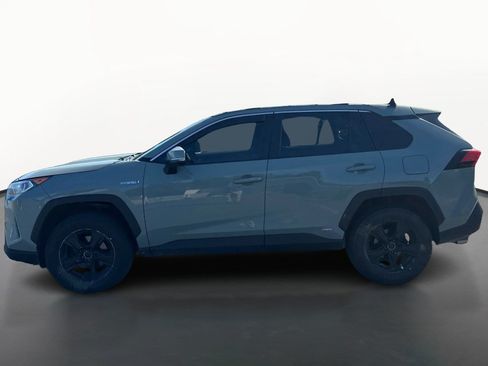 Used 2021 Toyota RAV4 XLE w/ XLE Grade Weather Package AWD/4WD image 6