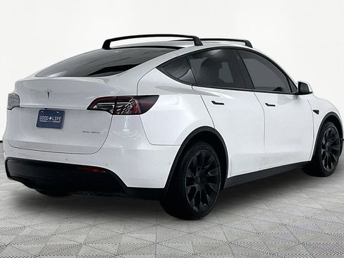 Used 2022 Tesla Model Y Long Range image 6
