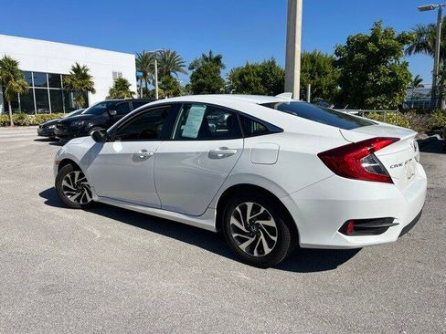 Used 2018 Honda Civic EX image 3
