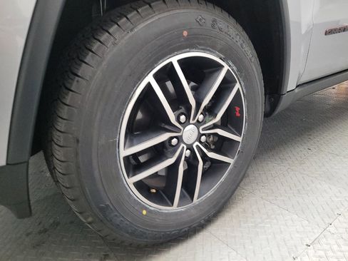 Used 2018 Jeep Grand Cherokee Trailhawk AWD/4WD image 31