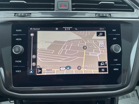 Certified 2022 Volkswagen Tiguan SEL R-Line image 23