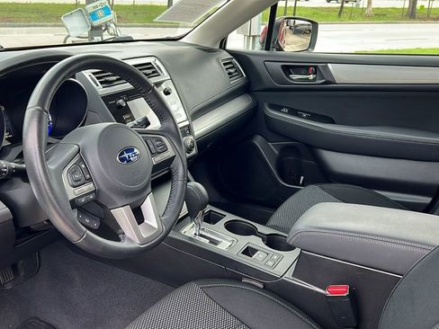 Used 2017 Subaru Outback 2.5i Premium image 2