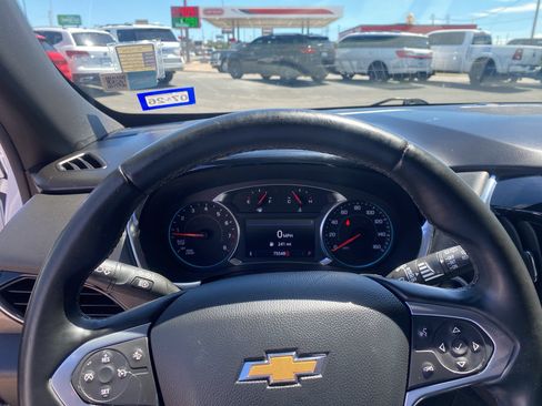 Used 2023 Chevrolet Traverse LT AWD/4WD image 9