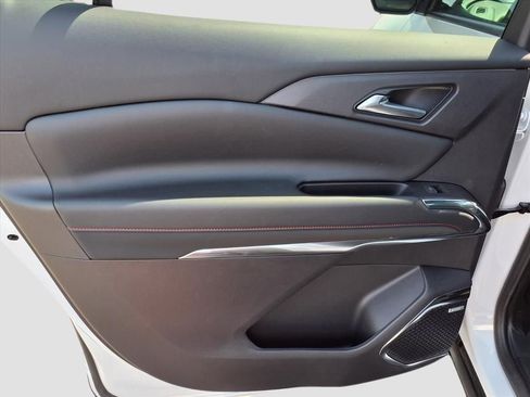 Used 2024 Chevrolet Traverse RS image 10