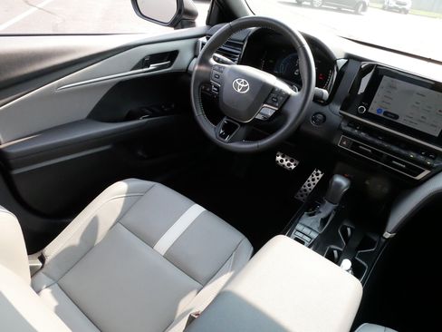 Certified 2025 Toyota Camry SE w/ Convenience Package AWD/4WD image 9