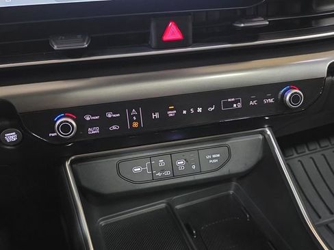 Used 2025 Kia Carnival SX w/ SX Dark Edition Package image 24