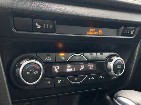 Used 2018 MAZDA MAZDA3 Touring FWD image 22
