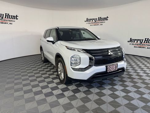 Used 2022 Mitsubishi Outlander ES image 5