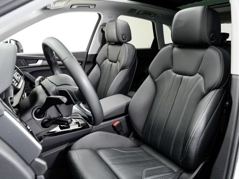 Used 2023 Audi Q5 e Premium w/ Convenience Package AWD/4WD image 5