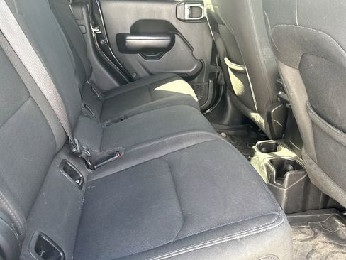 Used 2021 Jeep Gladiator Willys image 6