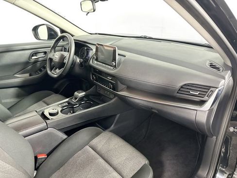 Used 2025 Nissan Rogue SV image 28