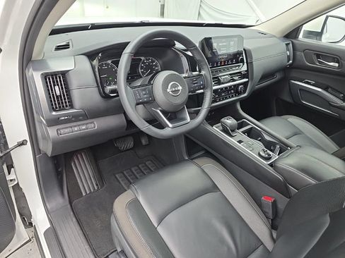 Used 2024 Nissan Pathfinder SL AWD/4WD image 15