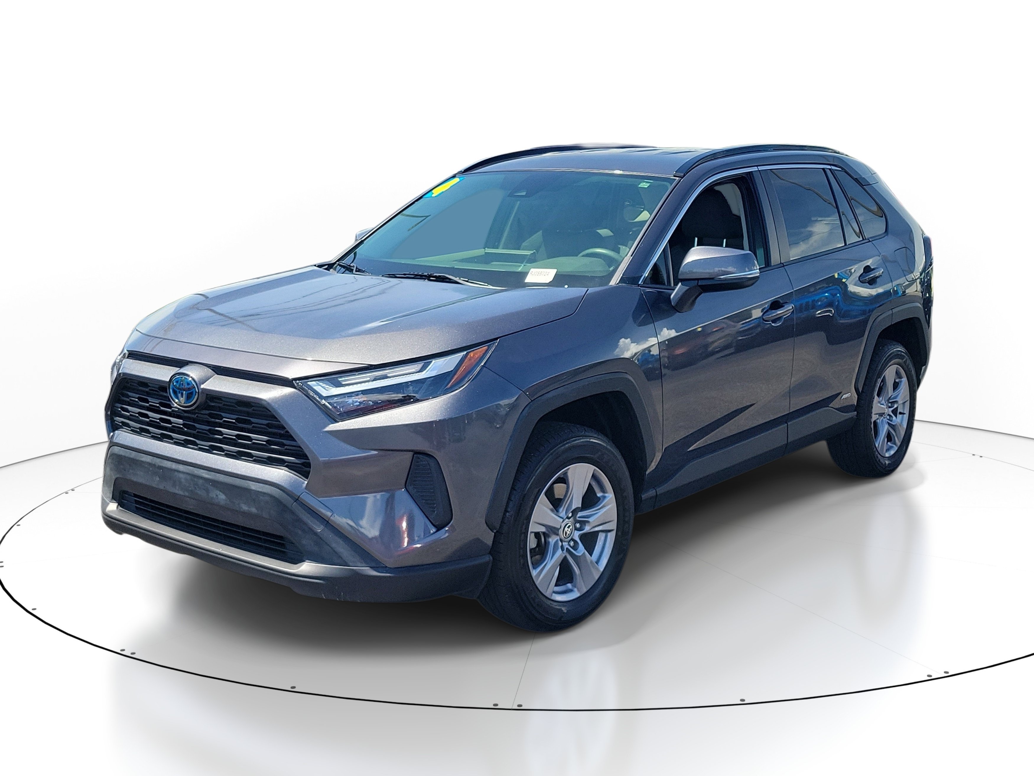 Used 2024 Toyota RAV4 XLE AWD/4WD image 3