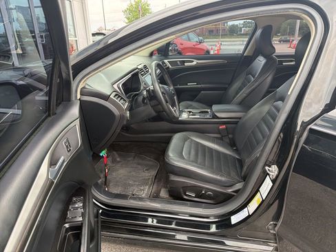Used 2017 Ford Fusion SE w/ Fusion SE Technology Package FWD image 7