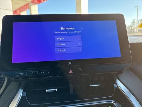 Used 2023 Toyota Venza Limited image 14