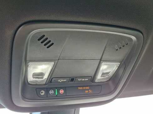 Used 2022 Chevrolet Traverse LS FWD image 23