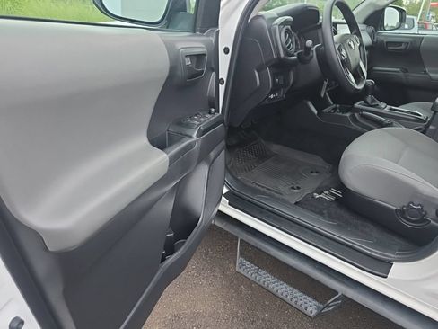 Used 2022 Toyota Tacoma SR AWD/4WD image 10