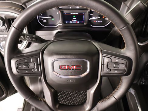 Used 2022 GMC Sierra 2500 AT4 w/ AT4 Preferred Package AWD/4WD image 3