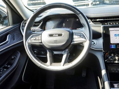 Used 2022 Jeep Grand Cherokee L Limited image 16