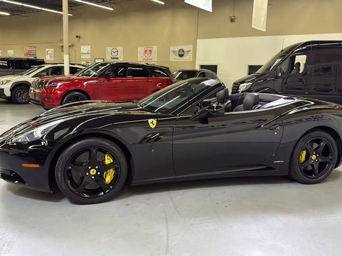 Used 2010 Ferrari California image 16
