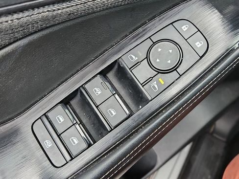 Used 2023 Nissan Rogue SV image 32