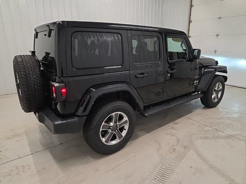 Used 2021 Jeep Wrangler Unlimited Sahara w/ Cold Weather Group AWD/4WD image 6
