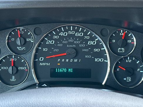 Used 2025 Chevrolet Express 2500 w/ Driver Convenience Package RWD image 28