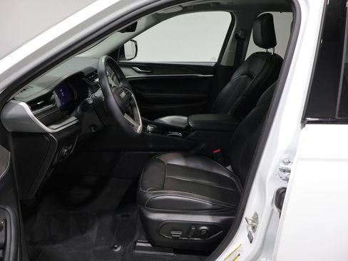 Used 2023 Jeep Grand Cherokee L Limited w/ Luxury Tech Group II AWD/4WD image 11