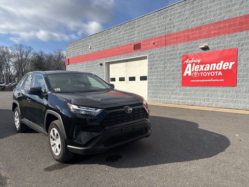 Used 2025 Toyota RAV4 LE image 1