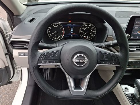 Certified 2023 Nissan Altima 2.5 SV FWD image 18