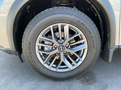 Used 2023 Nissan Rogue S AWD/4WD image 10