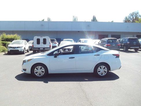 Used 2025 Nissan Versa S FWD image 2