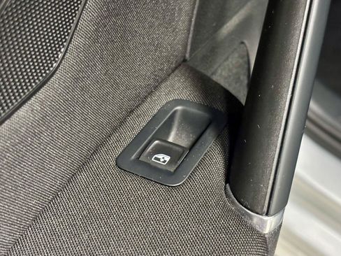Used 2016 Volkswagen e-Golf SE FWD image 15