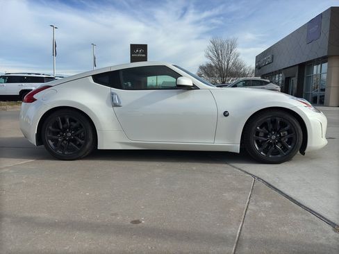 Used 2016 Nissan 370Z Touring image 7