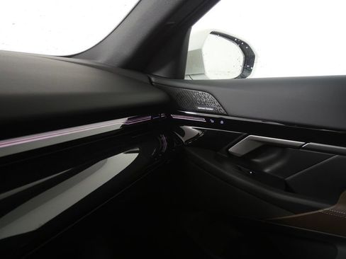 Certified 2025 BMW 530i image 30