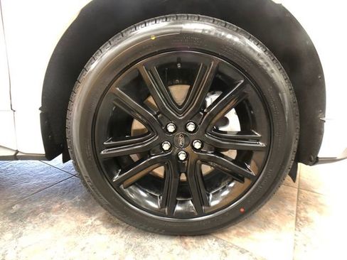 Certified 2022 Ford Edge ST-Line image 9