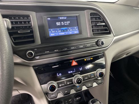 Used 2020 Hyundai Elantra SE FWD image 27