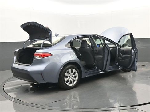 Used 2025 Toyota Corolla LE image 33