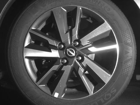 Used 2025 Nissan Versa SV image 12