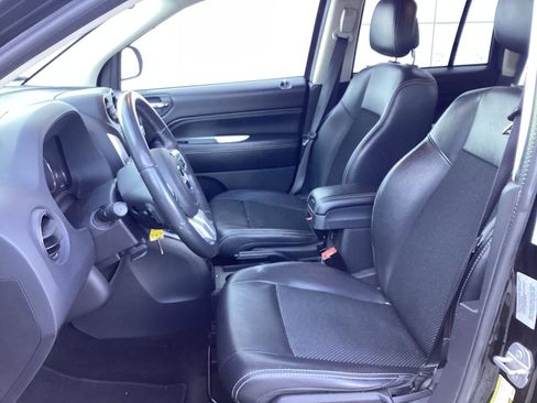 Used 2016 Jeep Compass Latitude FWD image 5