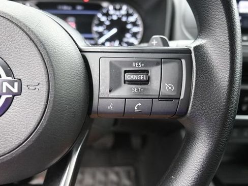 Used 2024 Nissan Rogue S AWD/4WD image 25