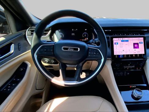 Used 2024 Jeep Grand Cherokee L Limited RWD image 6